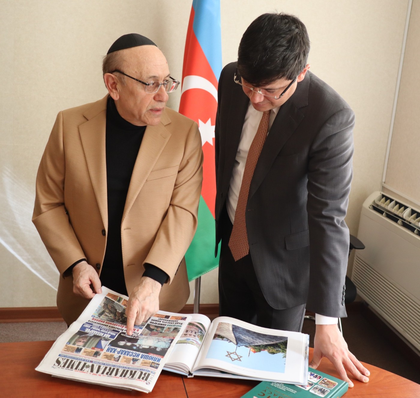 Fuad Muradov “Bukharian Times” qəzetinin baş redaktoru ilə görüşdü - FOTOLAR